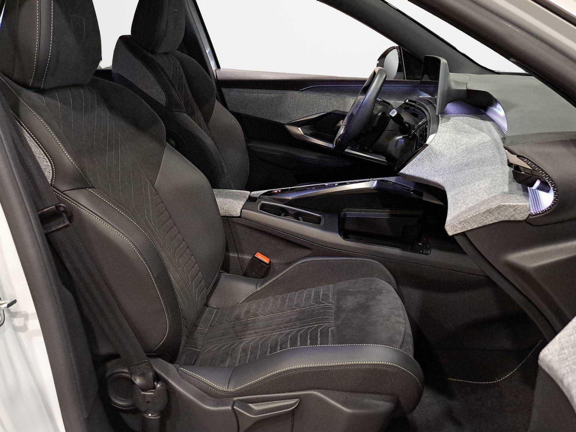 PEUGEOT 3008 3008 1.2 hybrid GT 136cv e-dcs6 usata in pronta consegna - Brandini