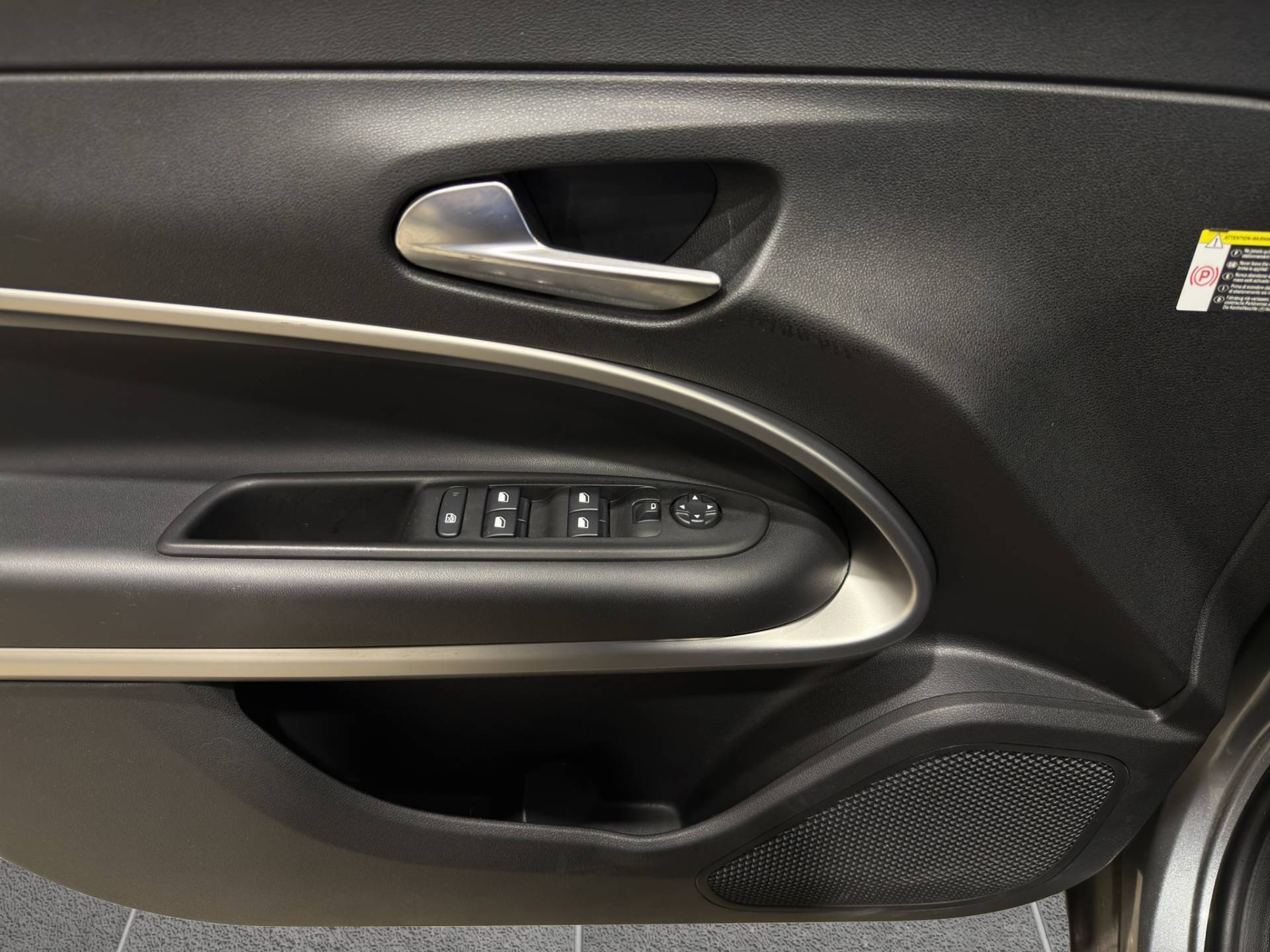 Auto Venduta - JEEP Avenger Avenger 1.2 turbo e-hybrid Altitude fwd 100cv edct6 usata in pronta consegna - Brandini