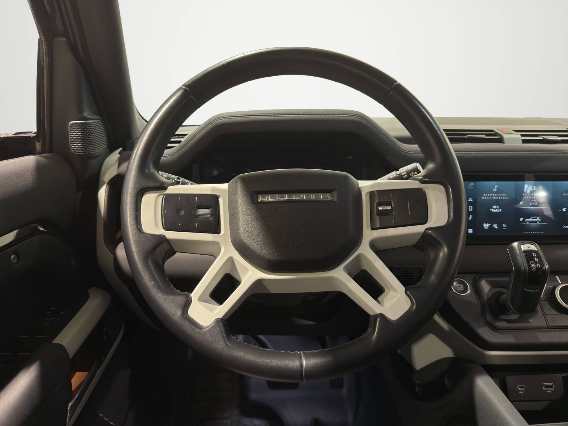 LAND ROVER Defender Defender 110 3.0d i6 mhev SE awd 250cv auto usata in pronta consegna - Brandini