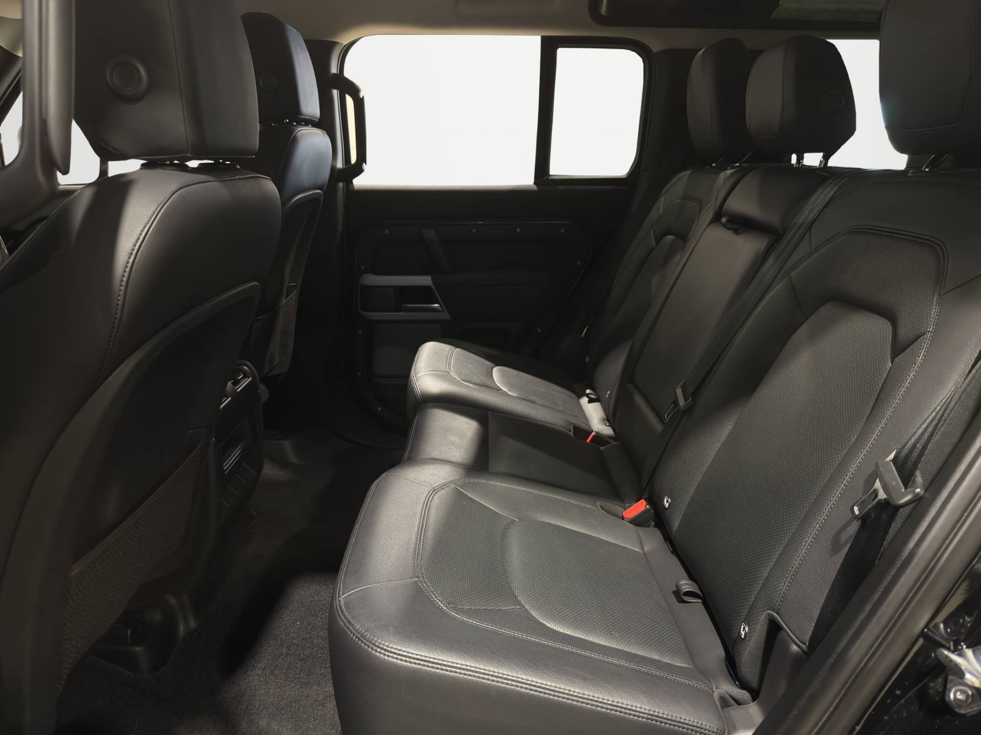 LAND ROVER Defender Defender 110 3.0d i6 mhev SE awd 250cv auto usata in pronta consegna - Brandini