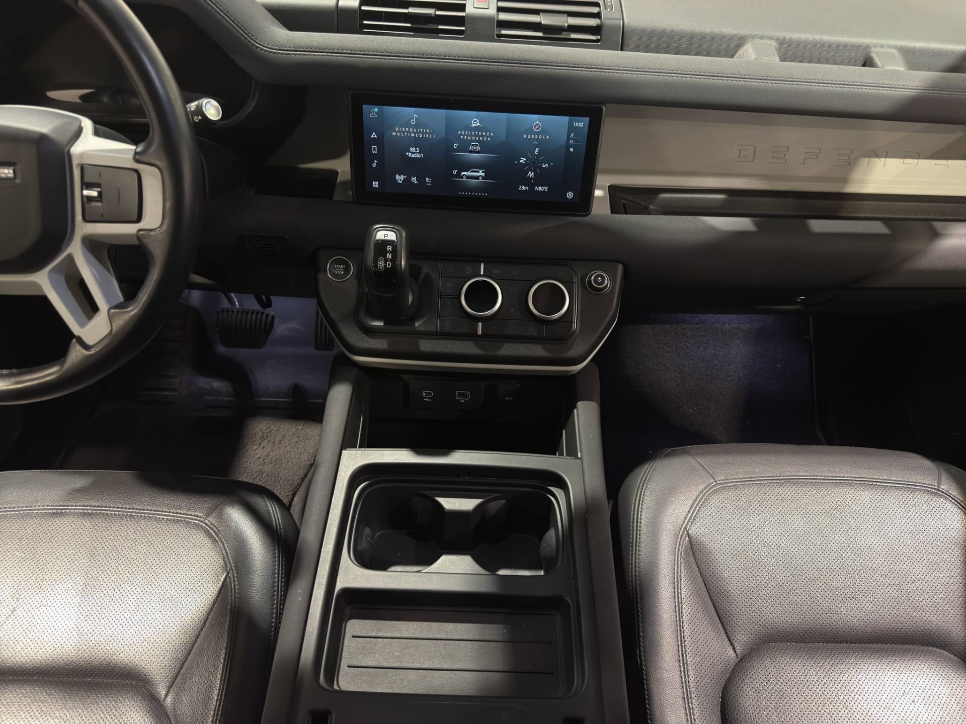 LAND ROVER Defender Defender 110 3.0d i6 mhev SE awd 250cv auto usata in pronta consegna - Brandini