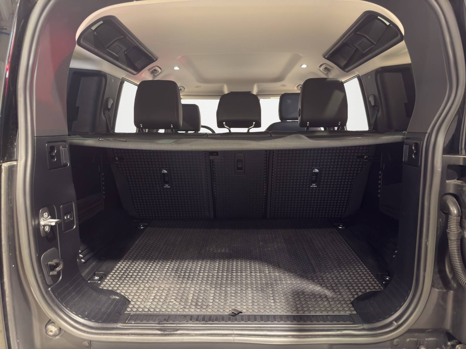 LAND ROVER Defender Defender 110 3.0d i6 mhev SE awd 250cv auto usata in pronta consegna - Brandini
