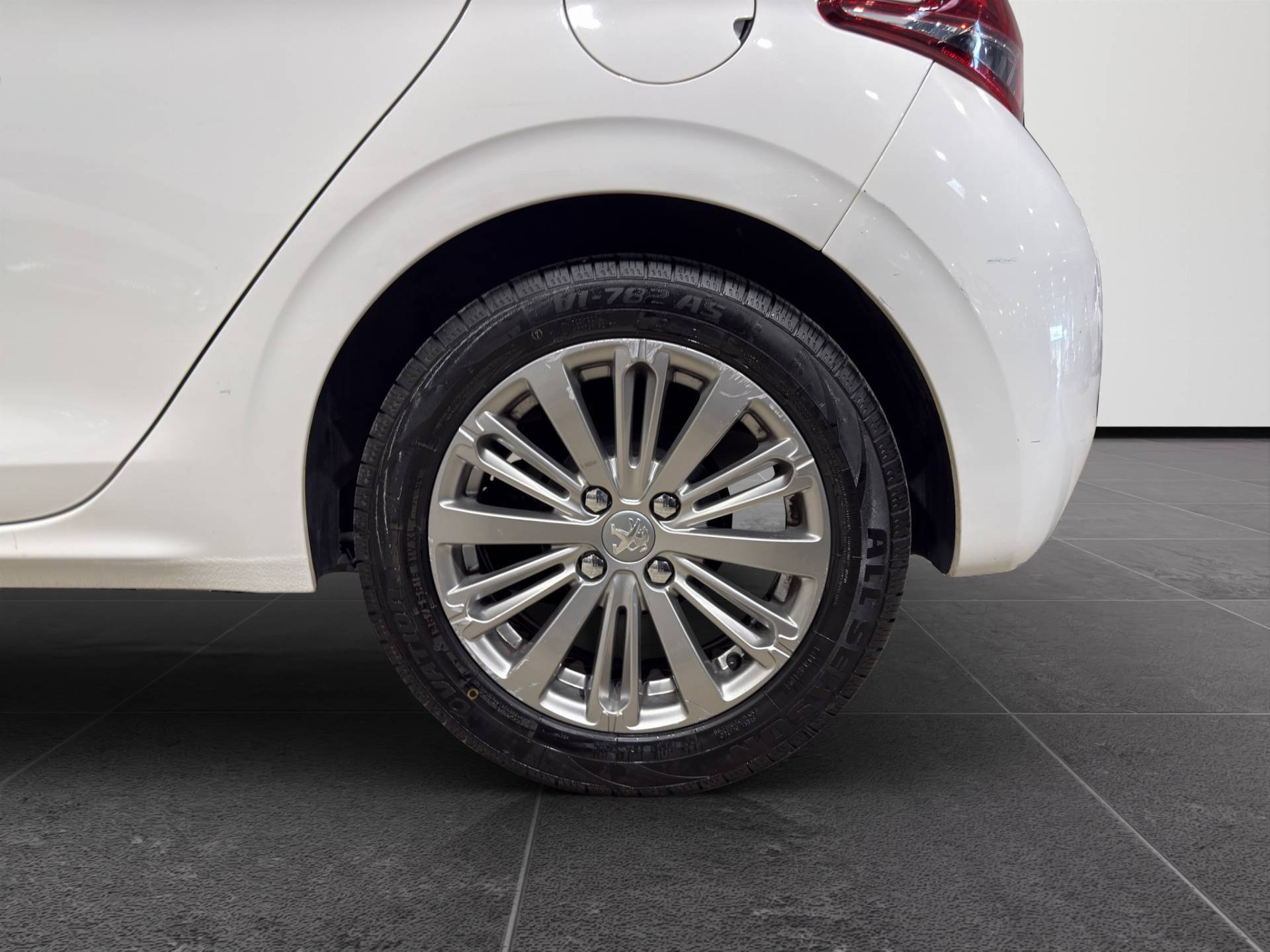 PEUGEOT 208 208 1.2 puretech Active s&s 82cv 5p neopatentati usata in pronta consegna - Brandini