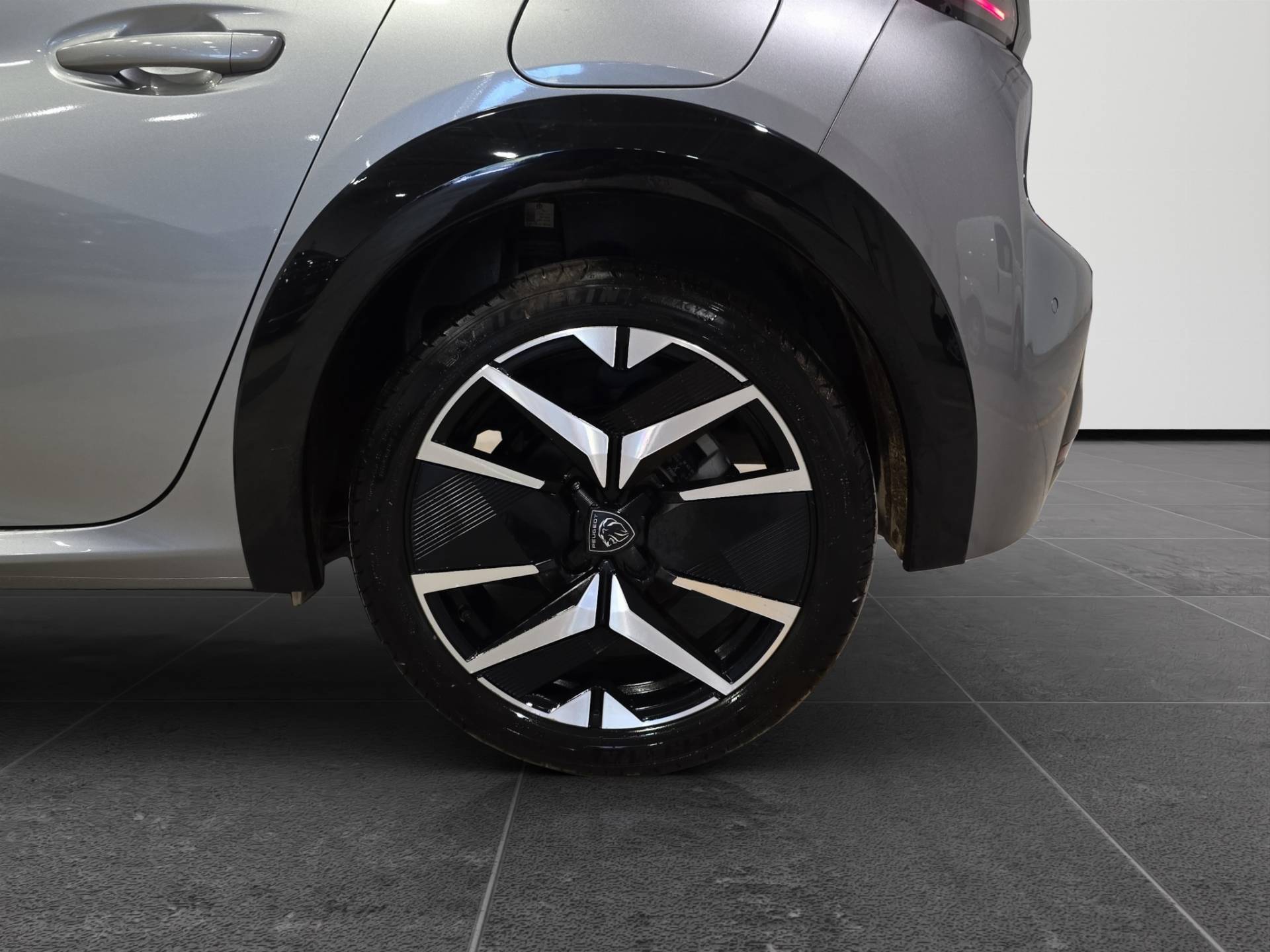 PEUGEOT 208 208 1.2 hybrid GT 136cv e-dcs 6 usata in pronta consegna - Brandini