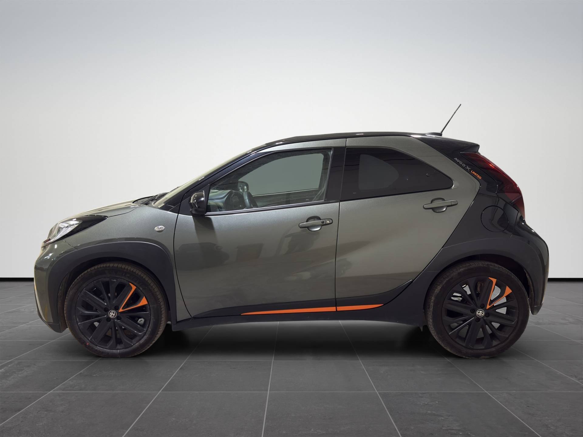 Auto Venduta - TOYOTA Aygo Aygo X 1.0 Limited Air 72cv s-cvt usata in pronta consegna - Brandini