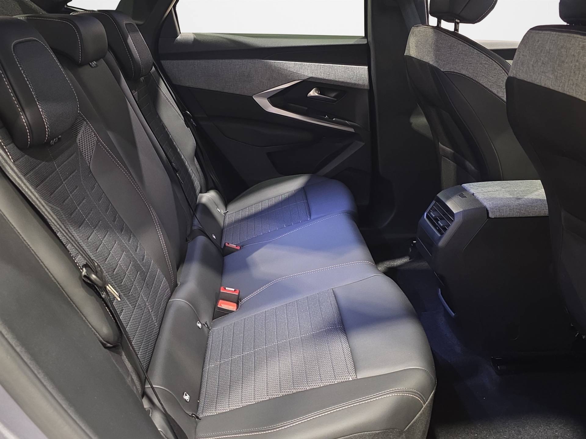 PEUGEOT 3008 3008 1.2 hybrid Allure 145cv e-dcs6 usata in pronta consegna - Brandini