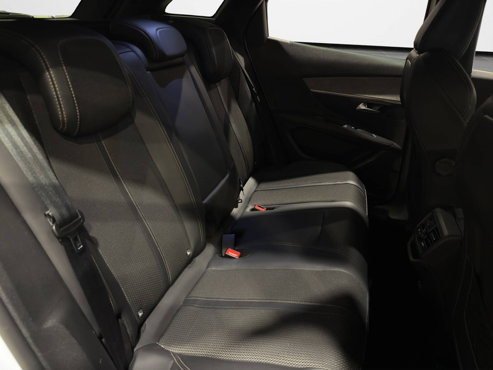 PEUGEOT 3008 3008 1.6 hybrid GT Pack 225cv e-eat8 usata in pronta consegna - Brandini