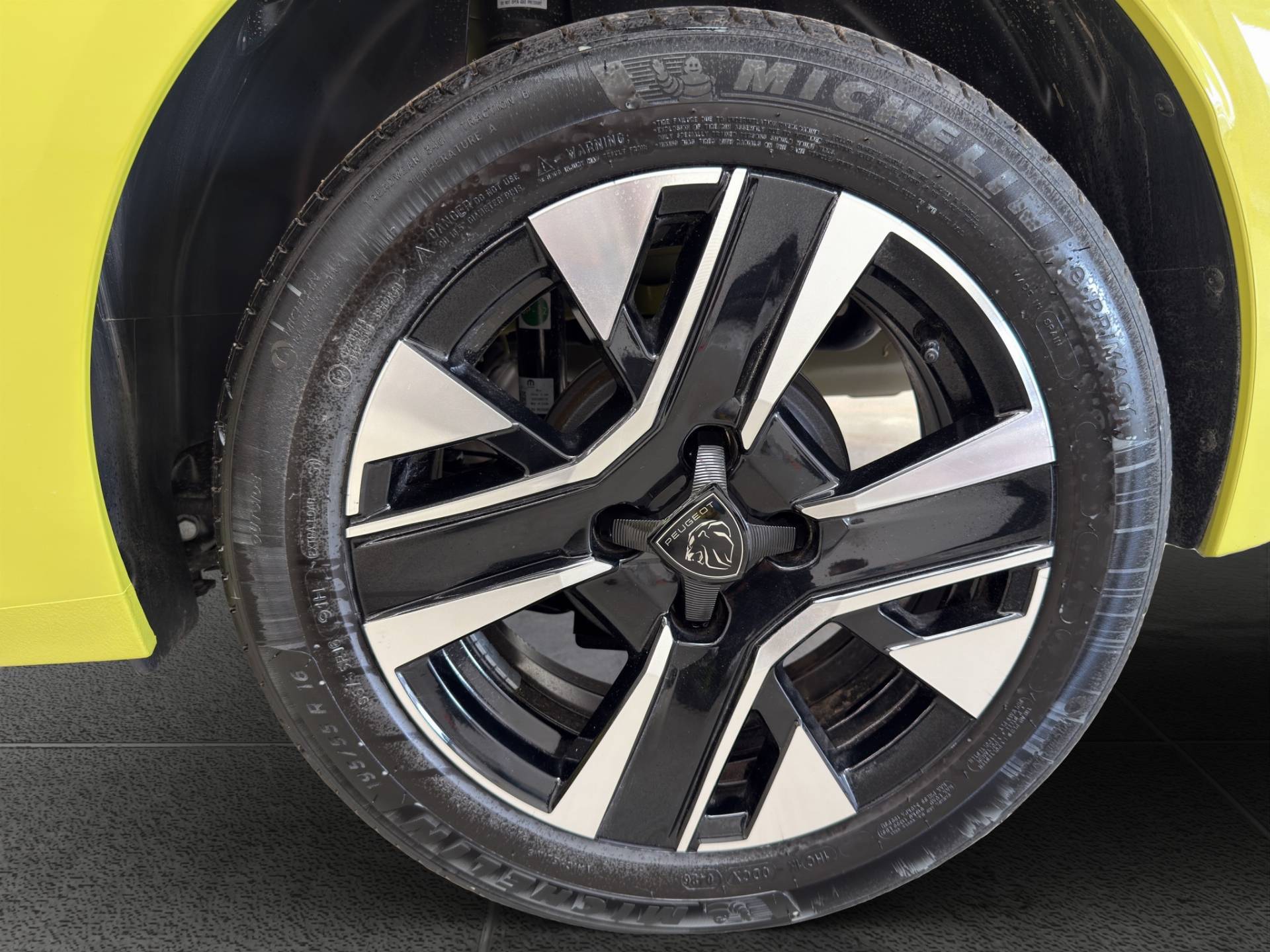PEUGEOT 208 208 1.2 turbo Edition 100cv usata in pronta consegna - Brandini