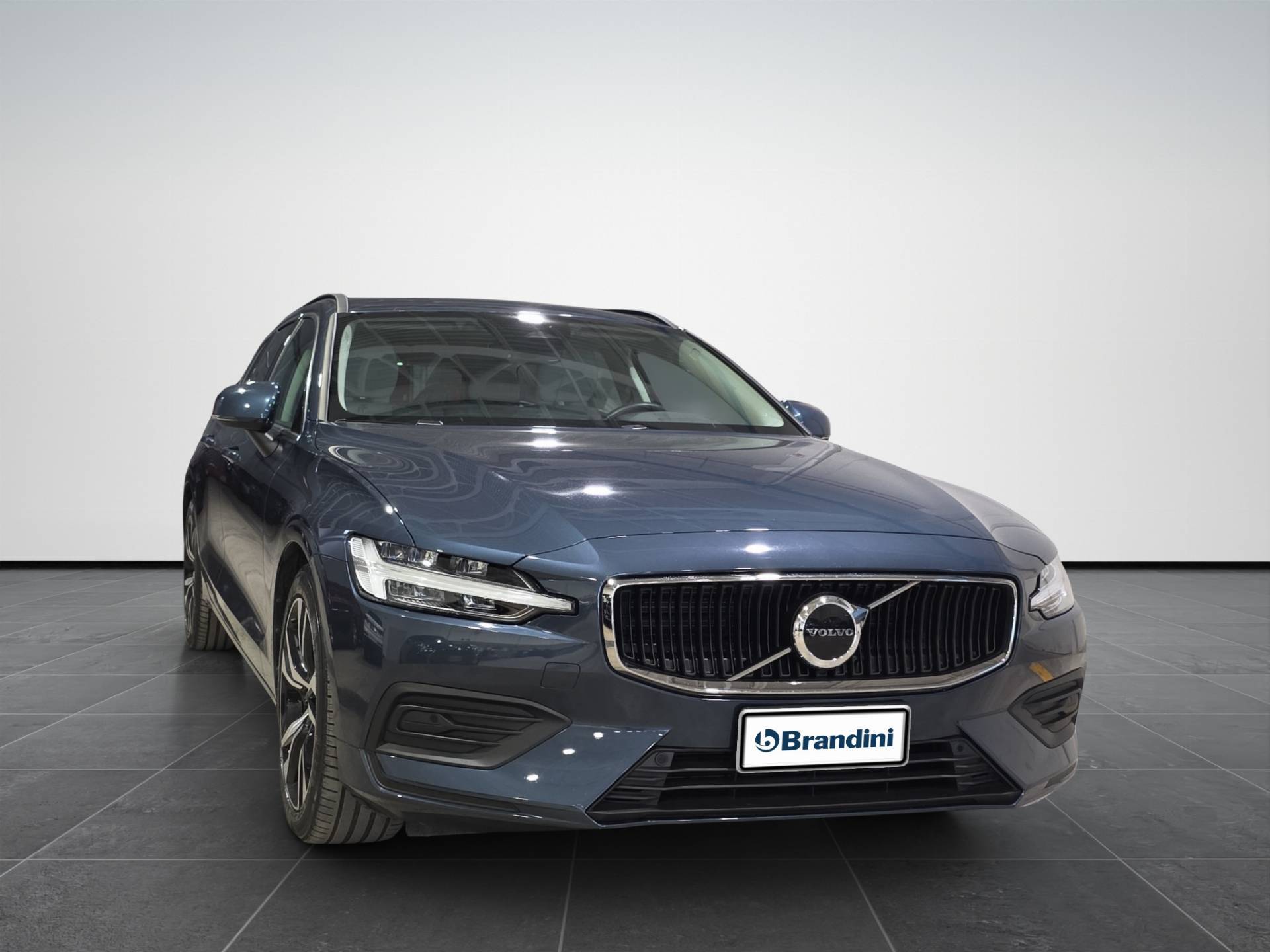 VOLVO V60 V60 2.0 b4 Core auto usata in pronta consegna - Brandini