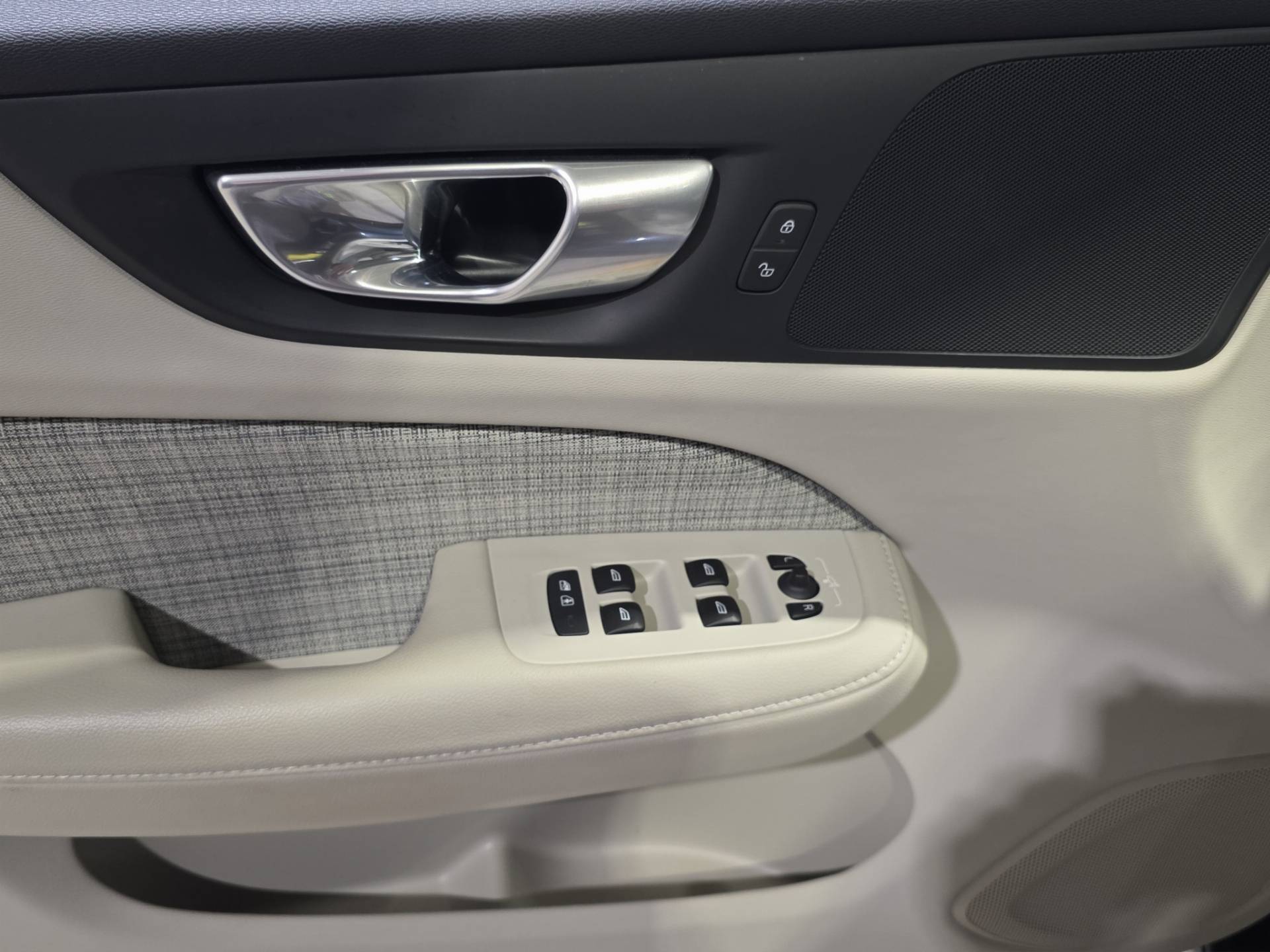 VOLVO V60 V60 2.0 b4 Core auto usata in pronta consegna - Brandini