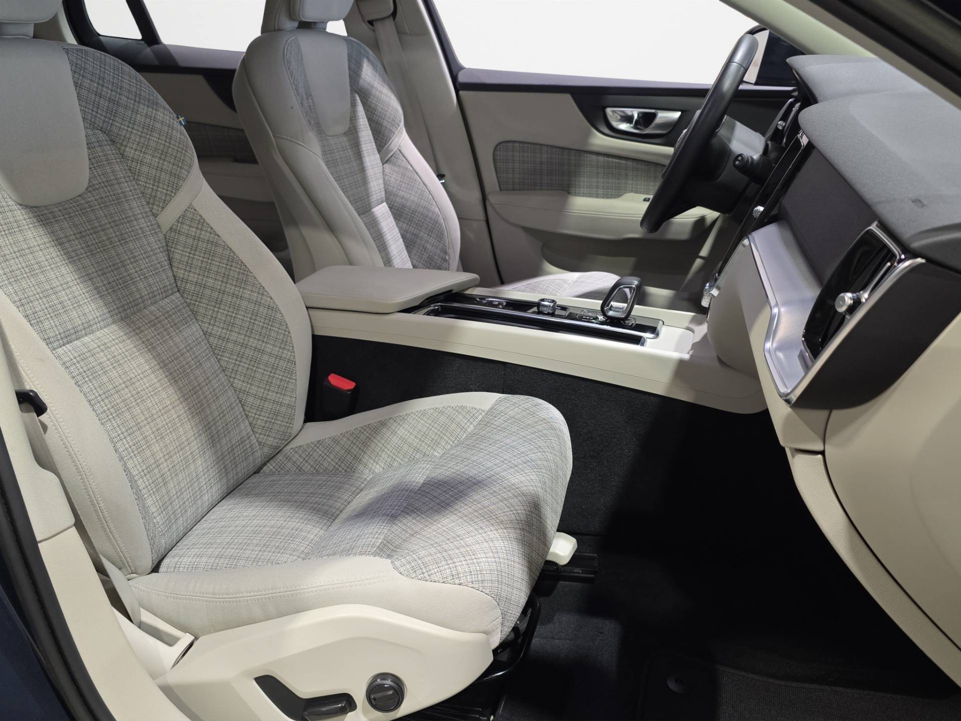 VOLVO V60 V60 2.0 b4 Core auto usata in pronta consegna - Brandini