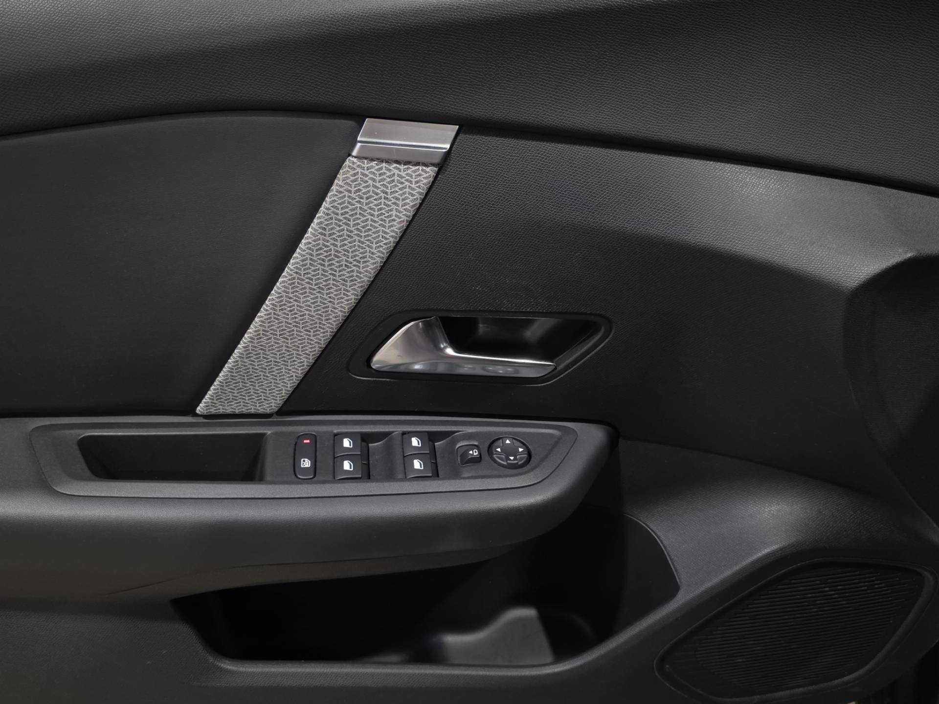 CITROEN C4 X C4 X 1.2 puretech Shine s&s 130cv eat8 usata in pronta consegna - Brandini