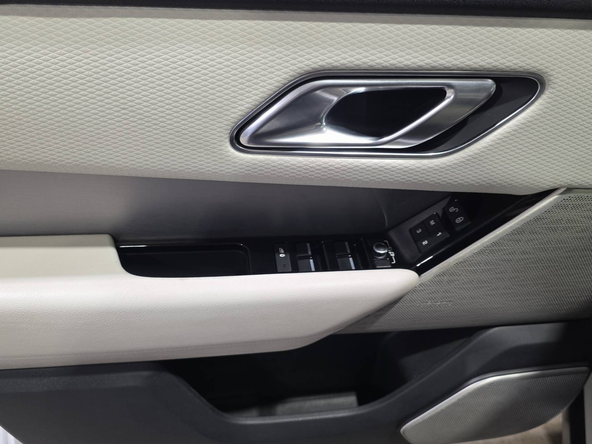 LAND ROVER Range Rover Velar Velar 2.0 i4 R-Dynamic HSE 240cv auto usata in pronta consegna - Brandini