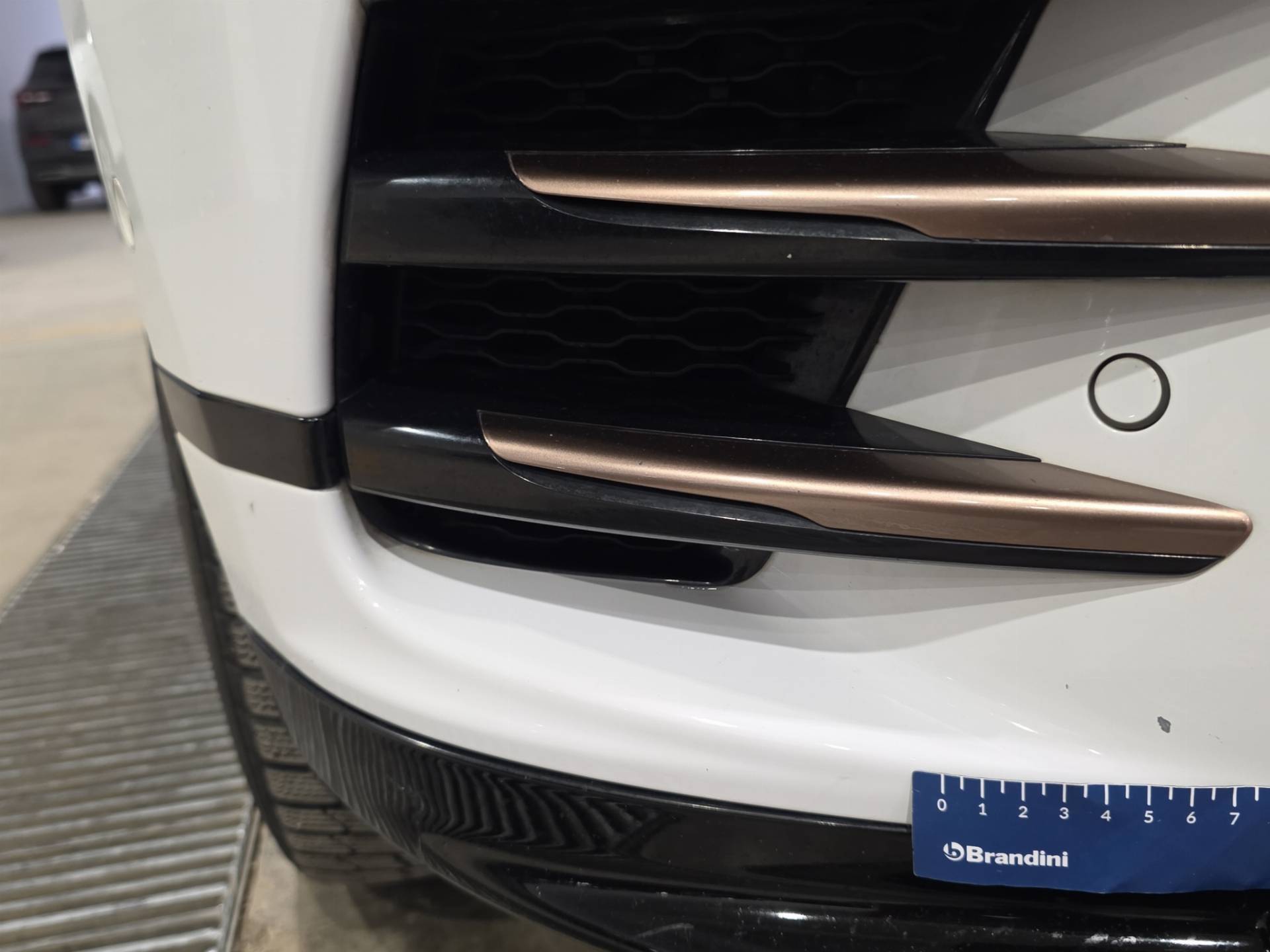 LAND ROVER Range Rover Velar Velar 2.0 i4 R-Dynamic HSE 240cv auto usata in pronta consegna - Brandini