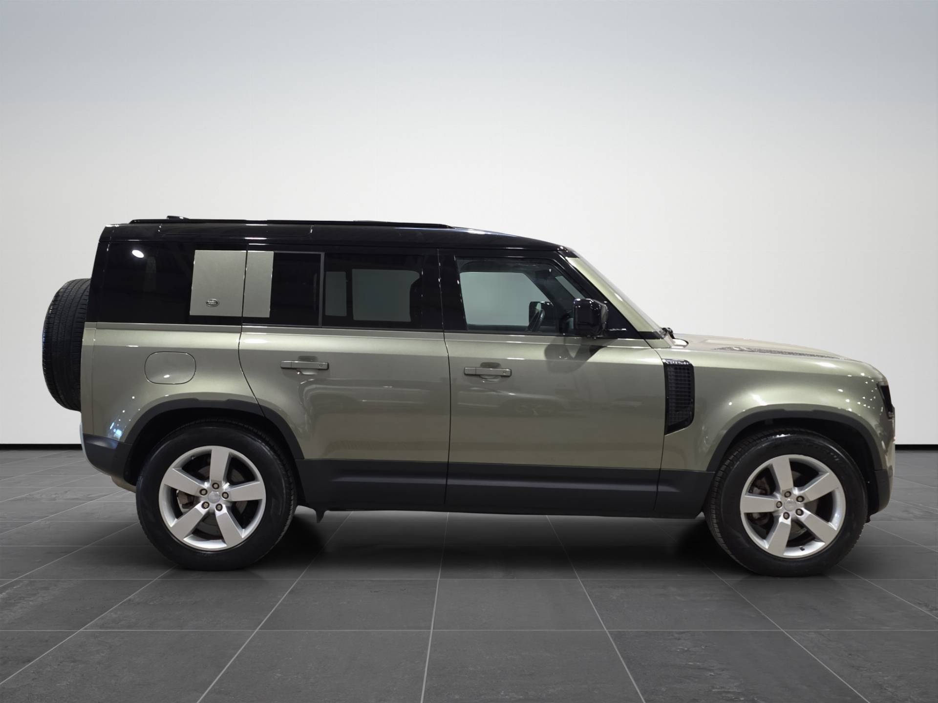 LAND ROVER Defender Defender 110 2.0d sd4 First Edition awd 240cv auto usata in pronta consegna - Brandini