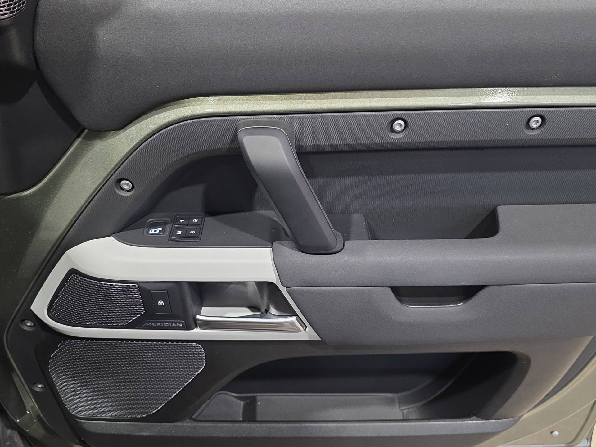 LAND ROVER Defender Defender 110 2.0d sd4 First Edition awd 240cv auto usata in pronta consegna - Brandini