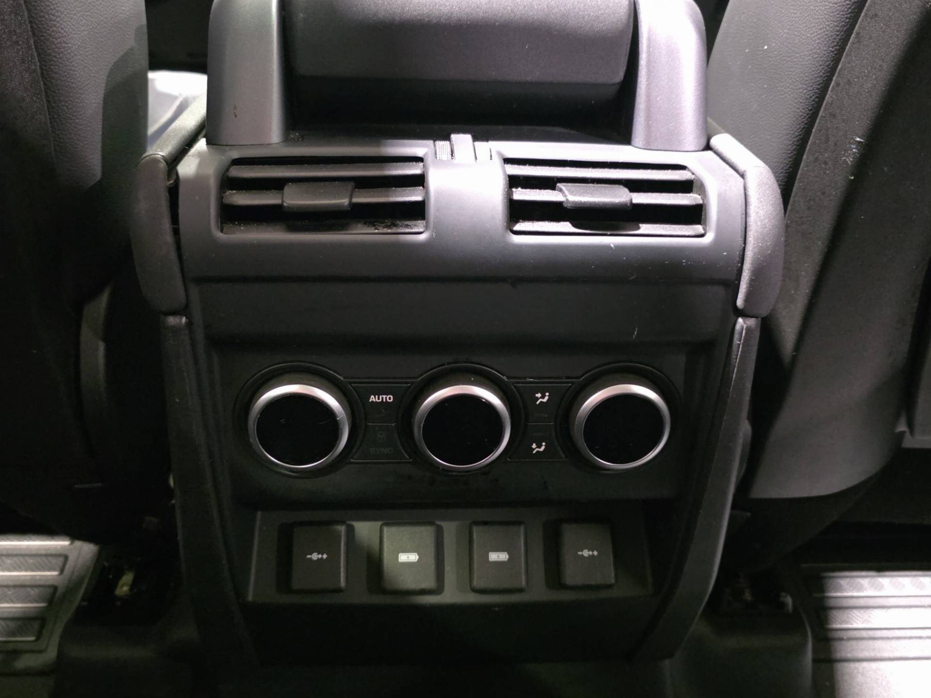 LAND ROVER Defender Defender 110 2.0d sd4 First Edition awd 240cv auto usata in pronta consegna - Brandini