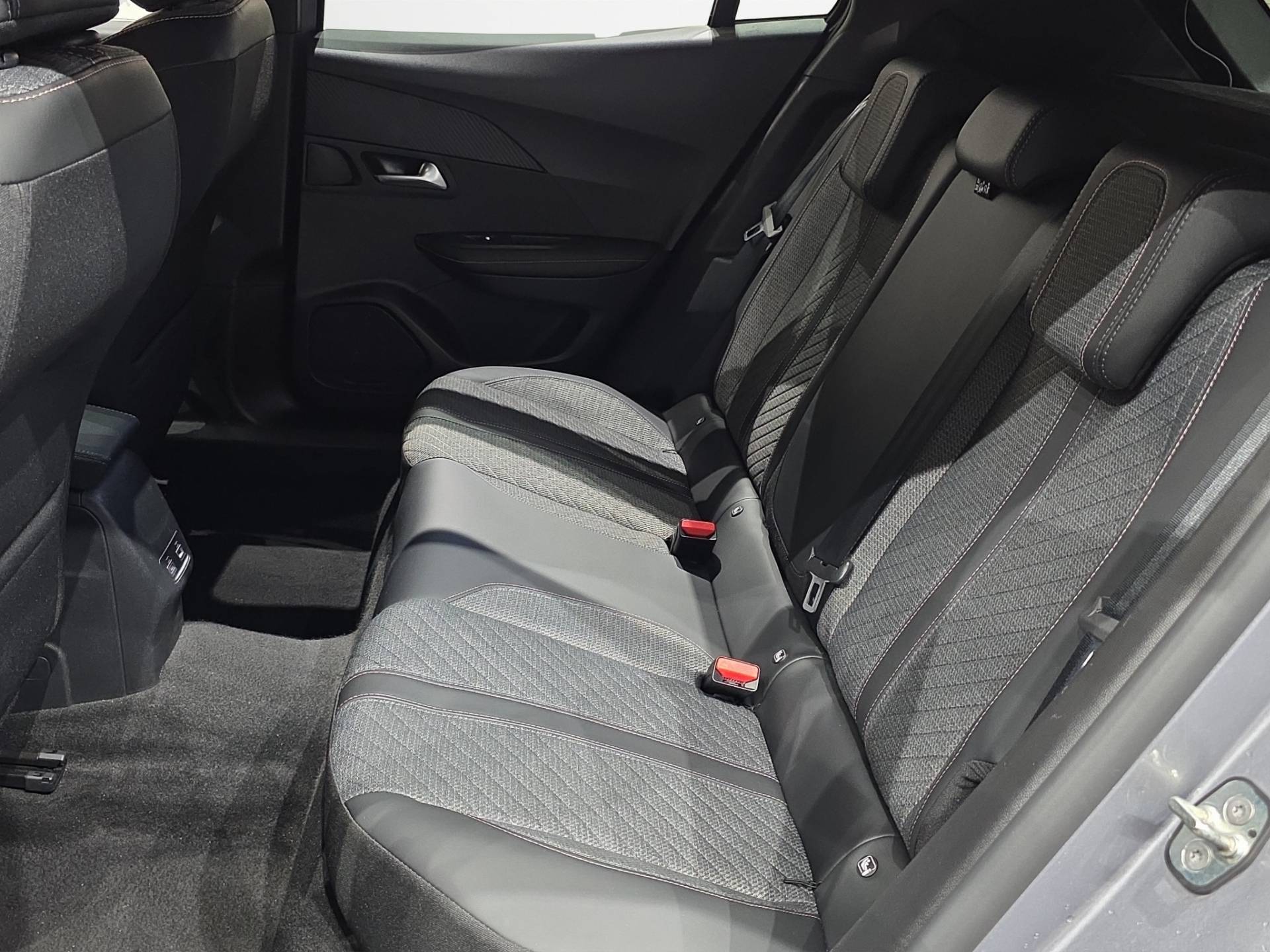 PEUGEOT 2008 2008 1.2 hybrid Allure 136cv e-dcs6 usata in pronta consegna - Brandini