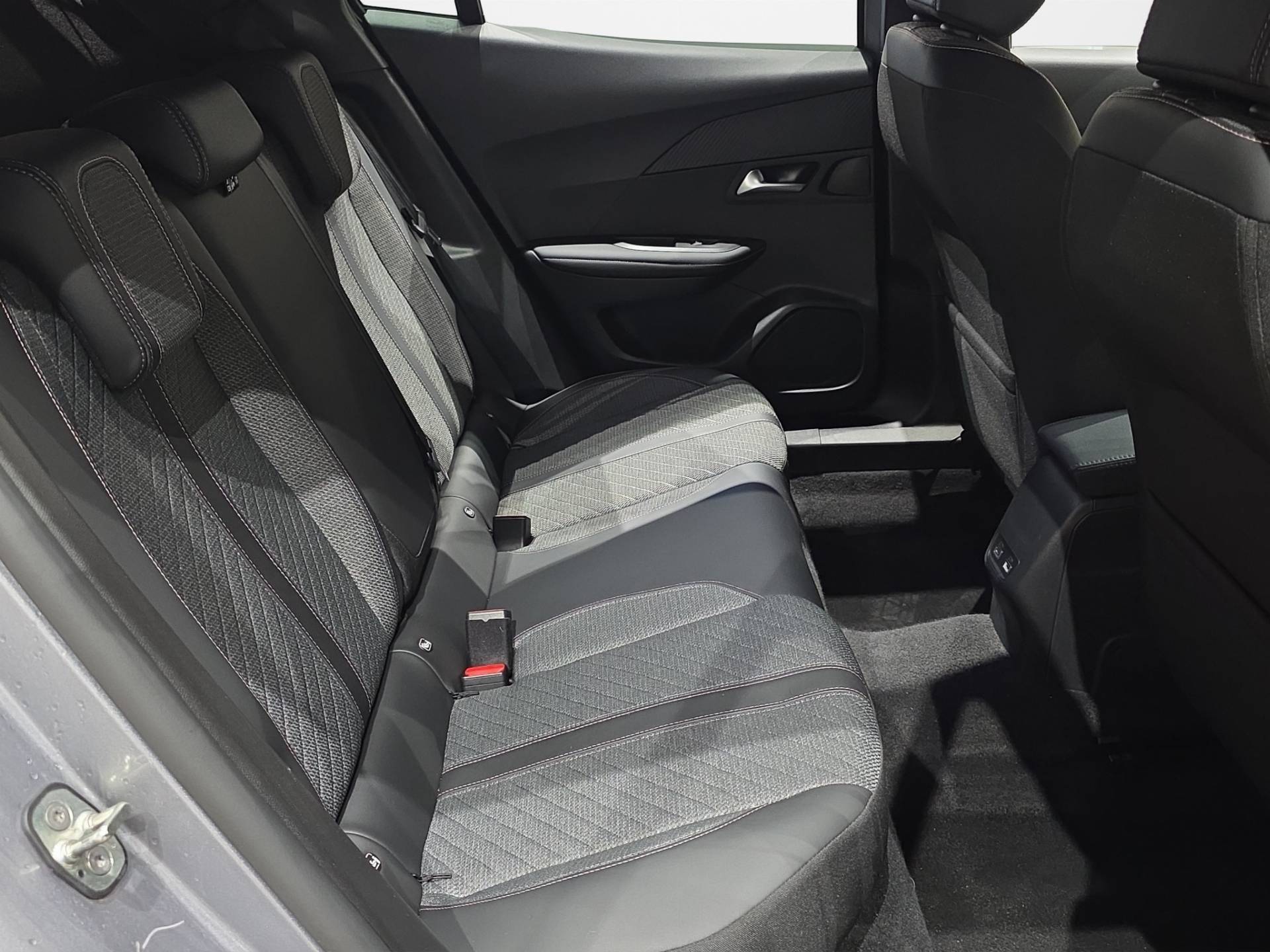 PEUGEOT 2008 2008 1.2 hybrid Allure 136cv e-dcs6 usata in pronta consegna - Brandini