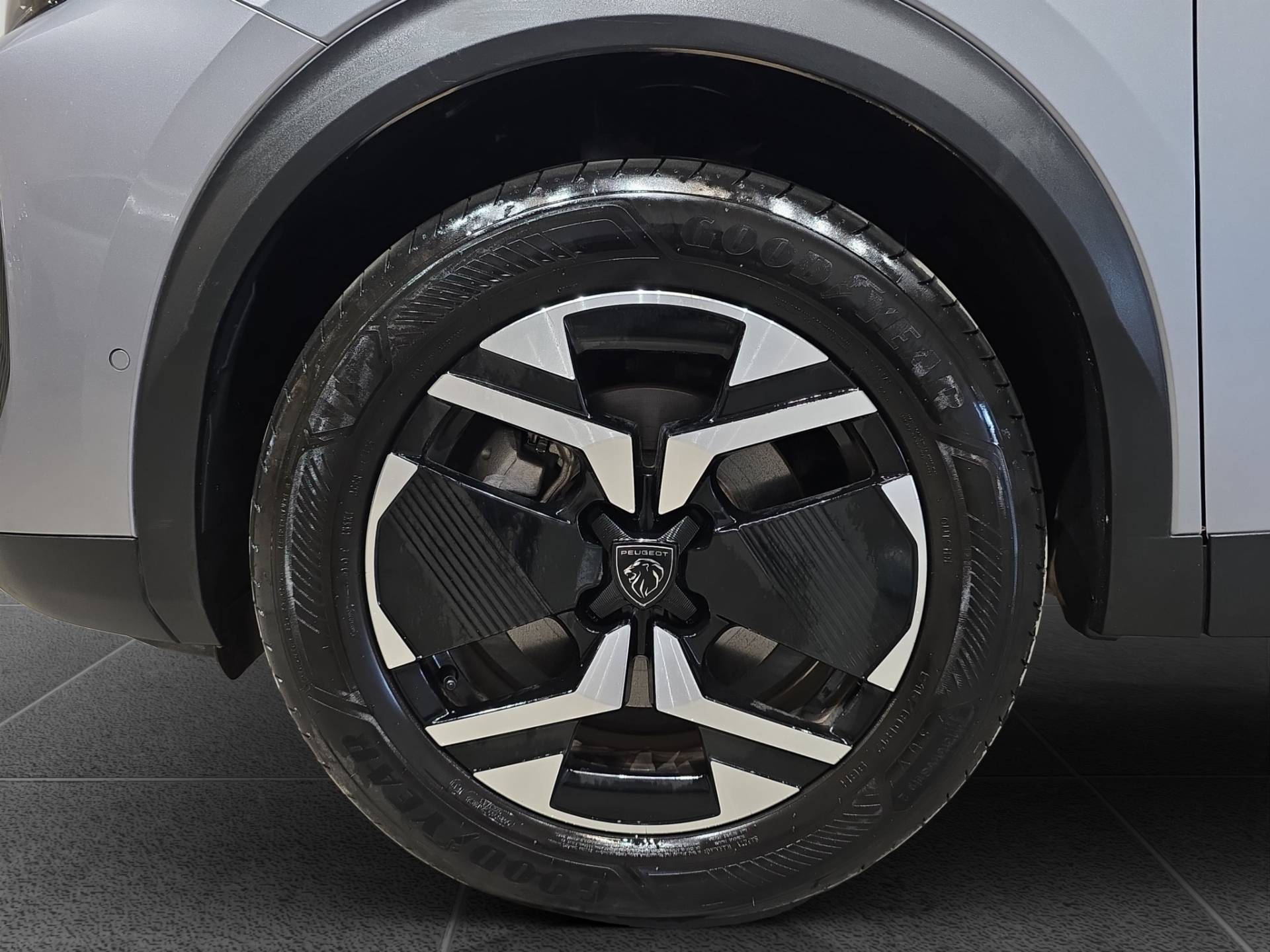 PEUGEOT 2008 2008 1.2 hybrid Allure 136cv e-dcs6 usata in pronta consegna - Brandini
