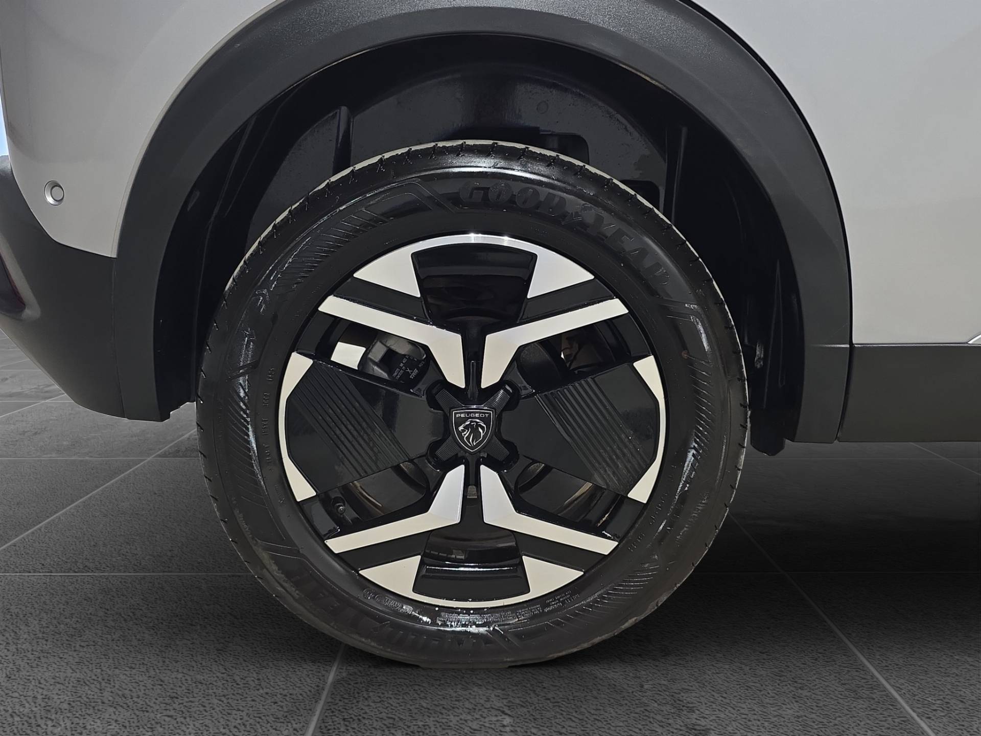PEUGEOT 2008 2008 1.2 hybrid Allure 136cv e-dcs6 usata in pronta consegna - Brandini