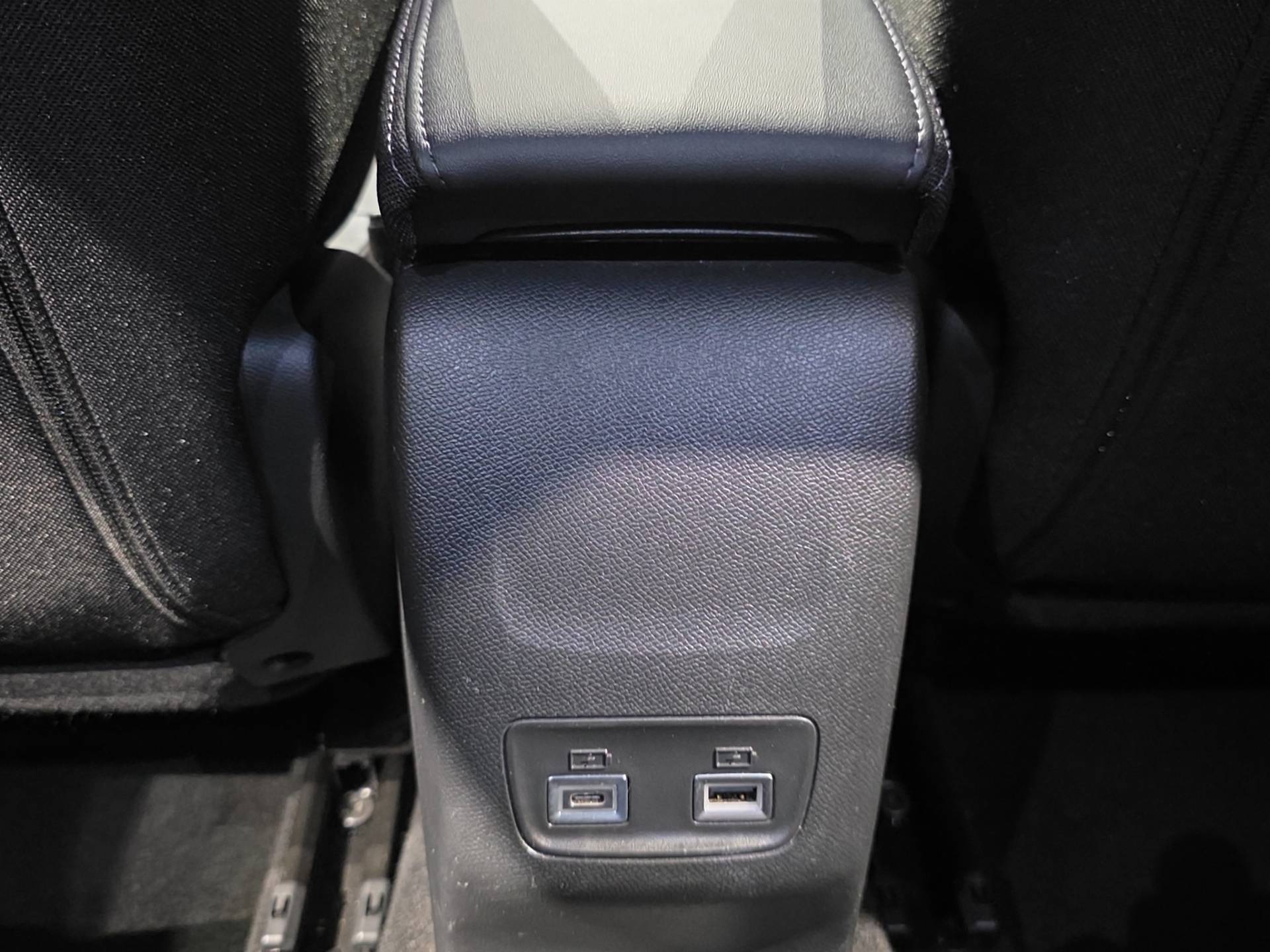PEUGEOT 2008 2008 1.2 hybrid Allure 136cv e-dcs6 usata in pronta consegna - Brandini