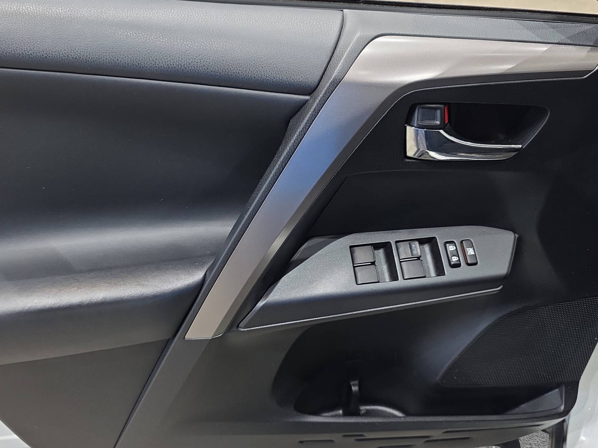 TOYOTA Rav4 Rav4 2.5 vvt-i hybrid Business 2wd e-cvt my17 usata in pronta consegna - Brandini