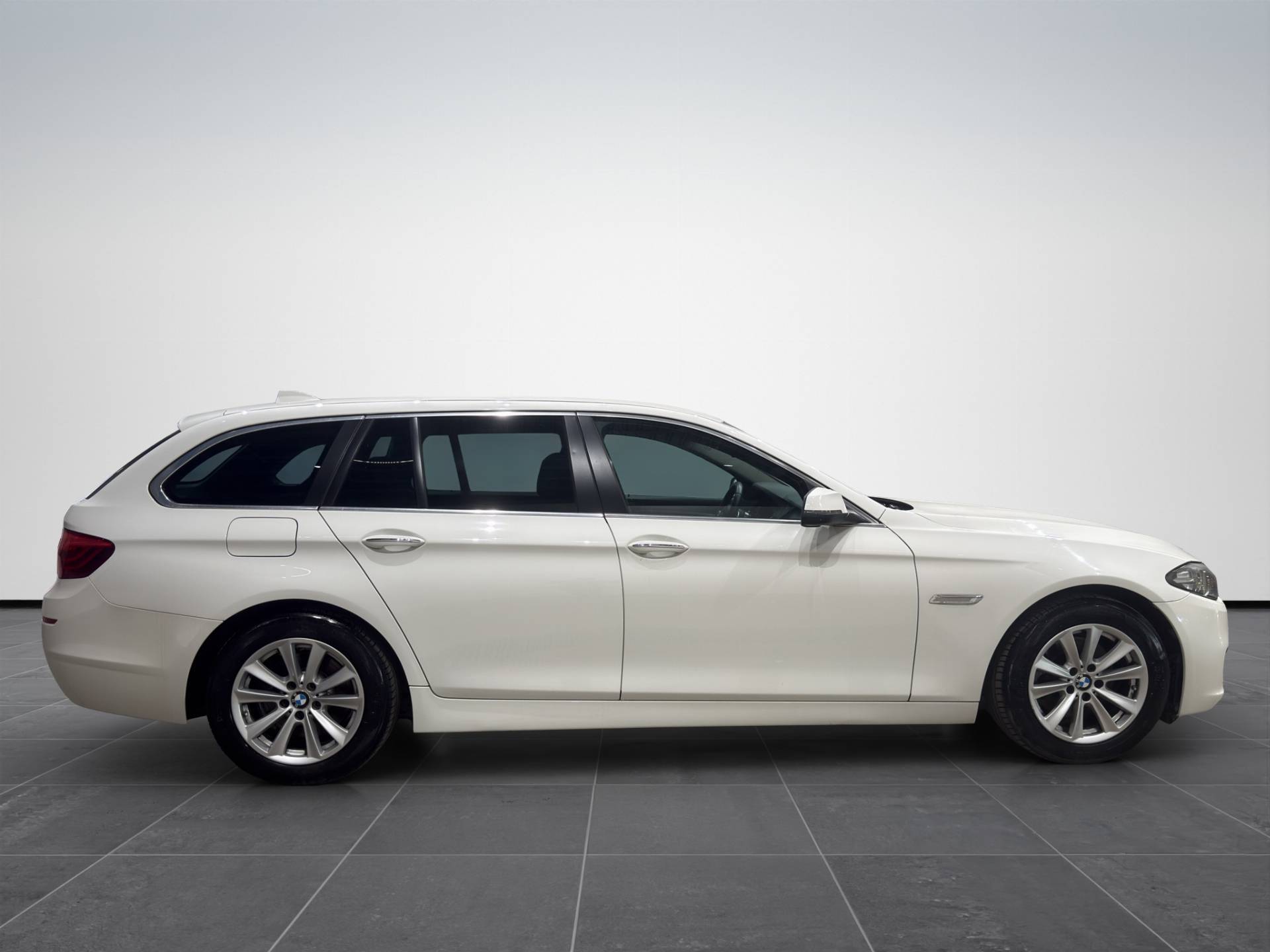 BMW Serie 5 Touring 520d Touring Business 190cv auto usata in pronta consegna - Brandini
