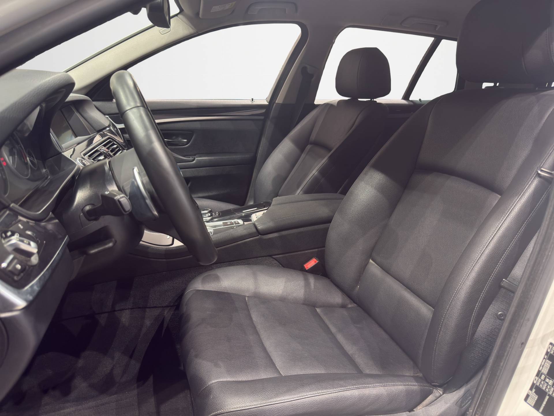 BMW Serie 5 Touring 520d Touring Business 190cv auto usata in pronta consegna - Brandini