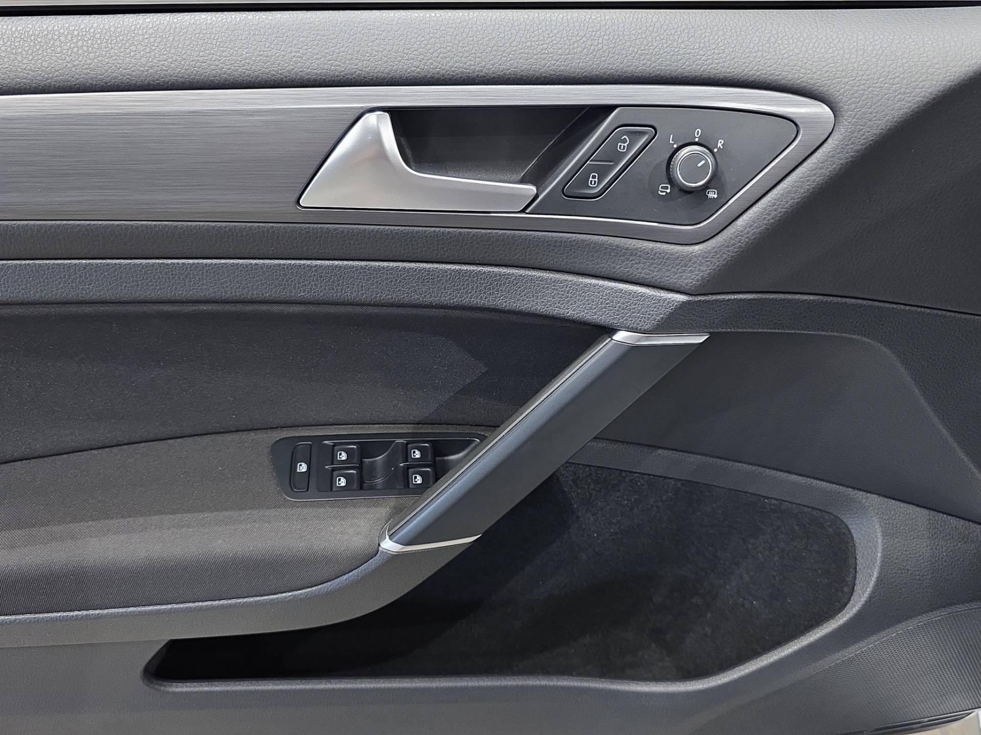 VOLKSWAGEN Golf Golf 5p 1.5 tgi Business 130cv usata in pronta consegna - Brandini