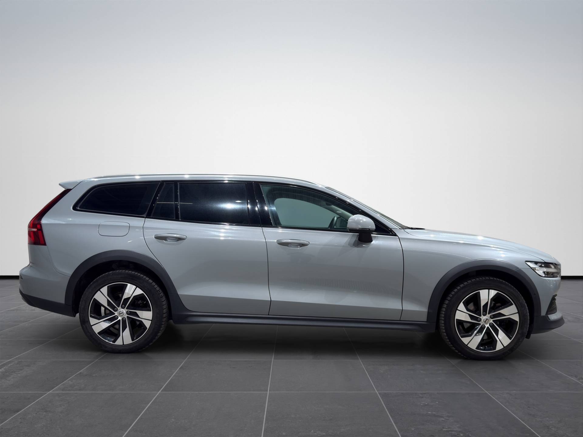VOLVO V60 V60 Cross Country 2.0 b4 Core awd auto usata in pronta consegna - Brandini