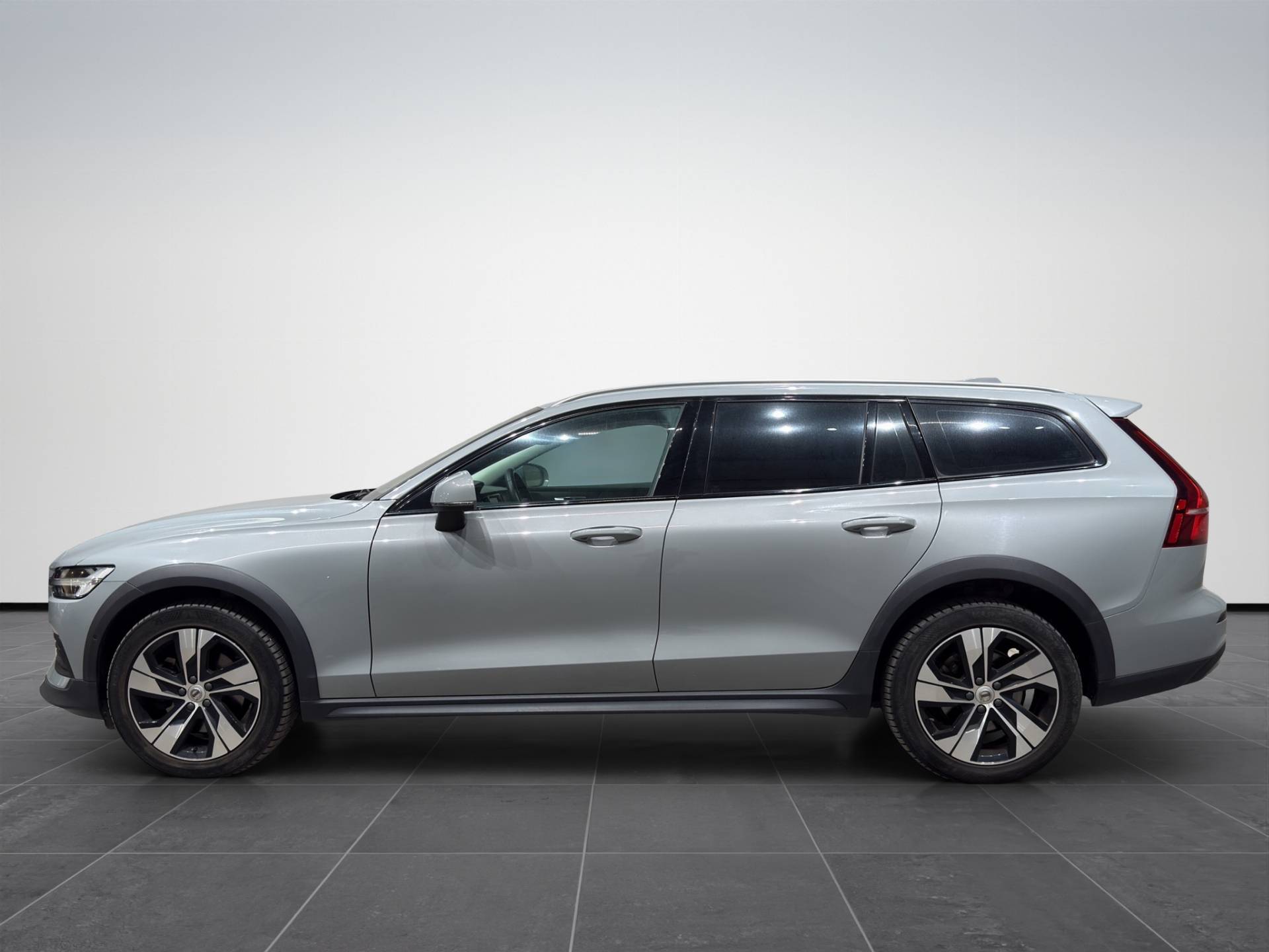 VOLVO V60 V60 Cross Country 2.0 b4 Core awd auto usata in pronta consegna - Brandini