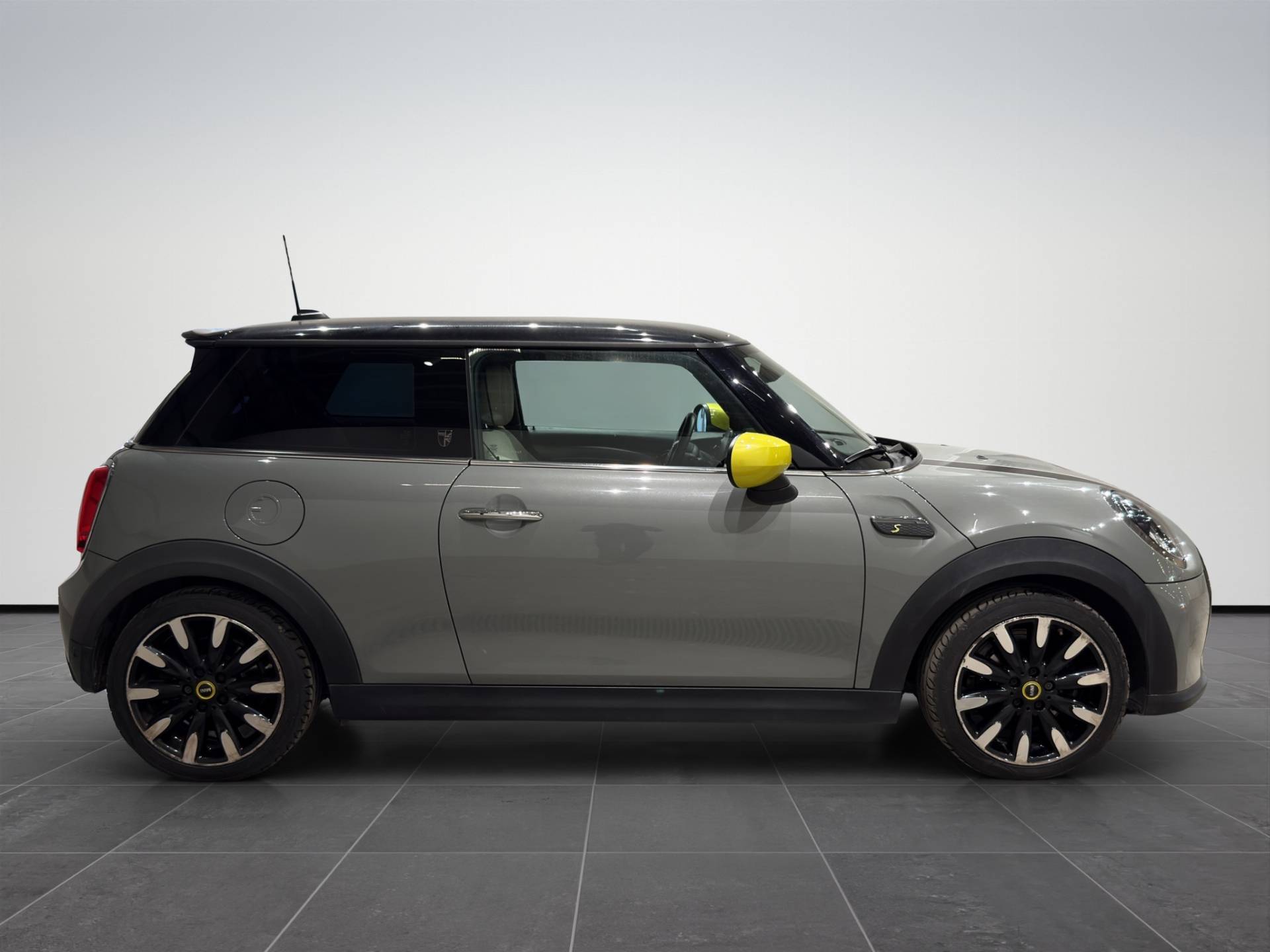 MINI Mini Full Electric Mini 3p Cooper SE Yours auto usata in pronta consegna - Brandini