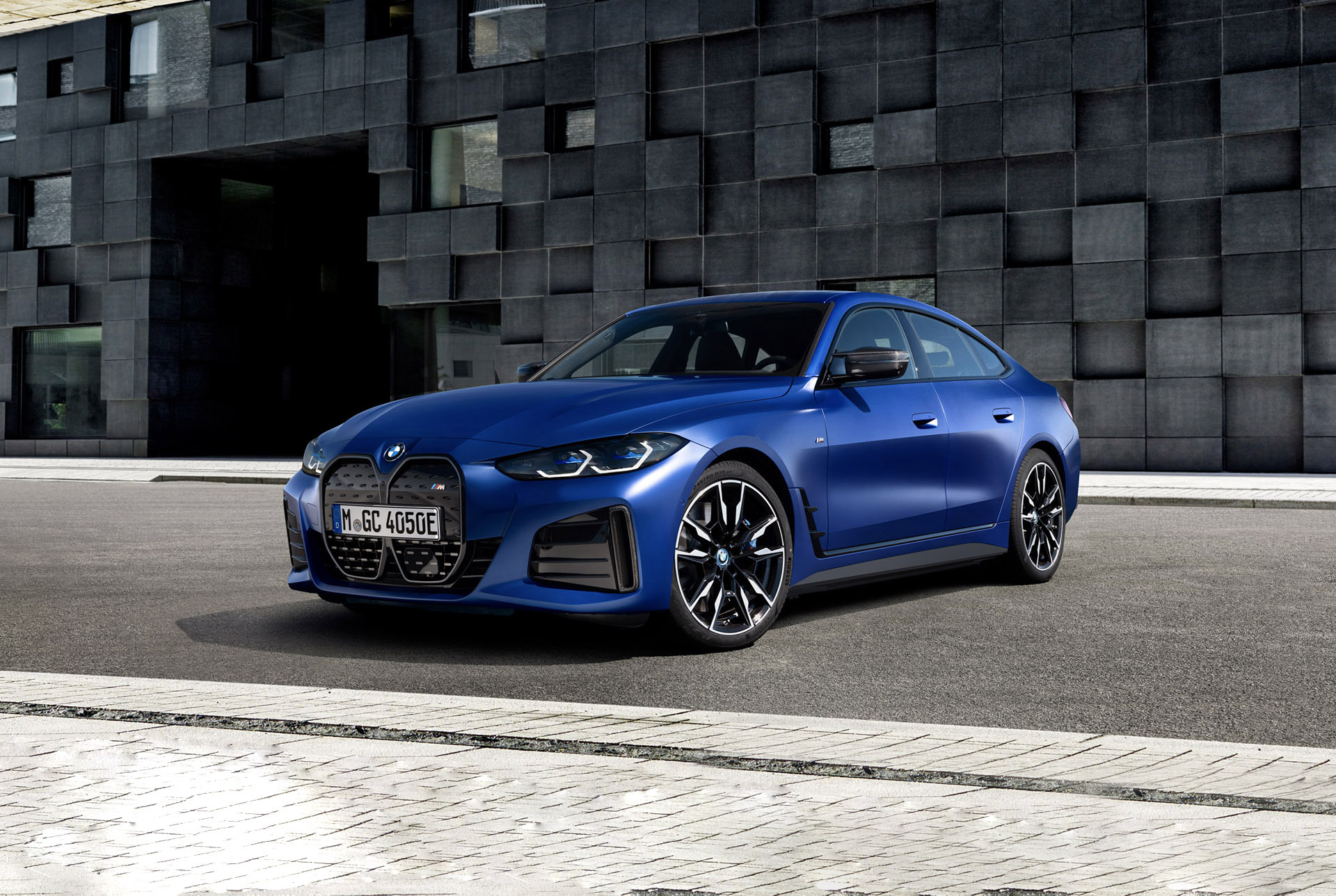 BMW i4