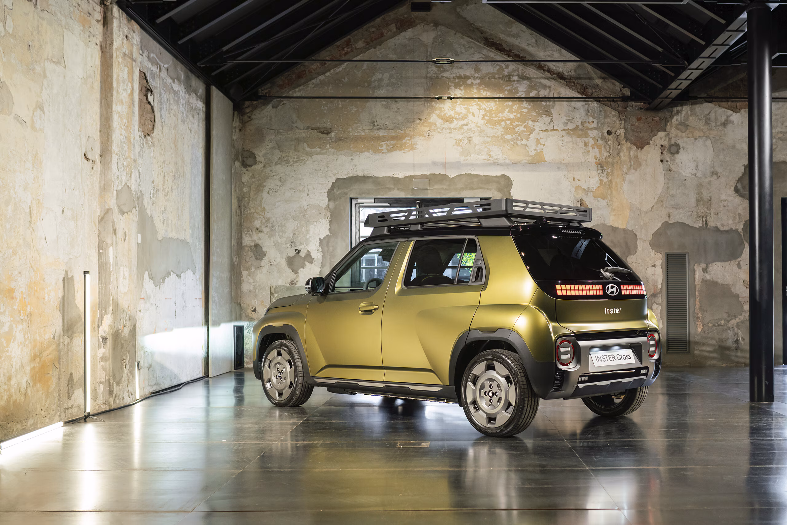 HYUNDAI INSTER Cross
